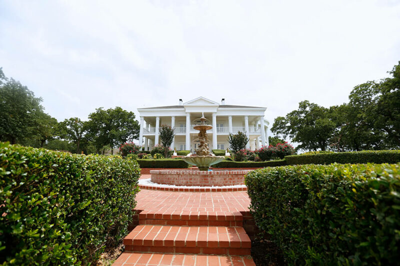 the fountain at lonestar mansion 